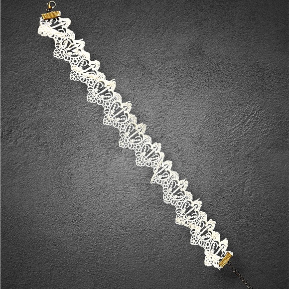 Jewelry - Vintage White Lace Choker Necklace